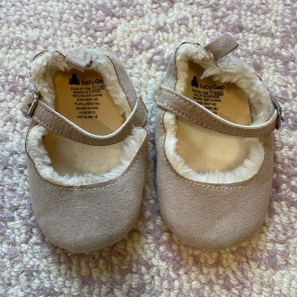 Lot of shoes. Range of different sizes. Some new and never worn. - Picture 7 of 12